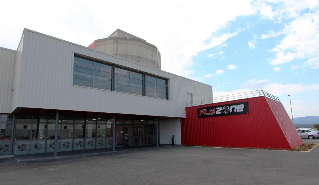 Auberge Flyzone Lézignan-Corbières Buitenkant foto