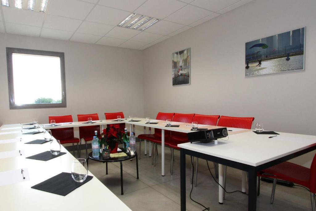 Auberge Flyzone Lézignan-Corbières Buitenkant foto