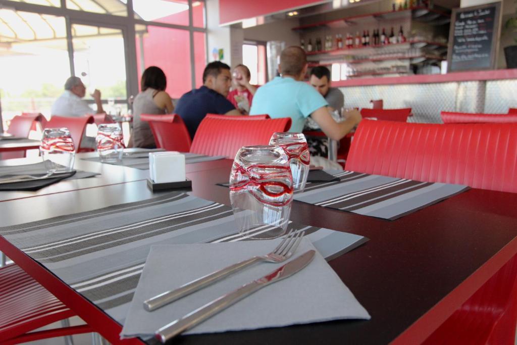 Auberge Flyzone Lézignan-Corbières Buitenkant foto